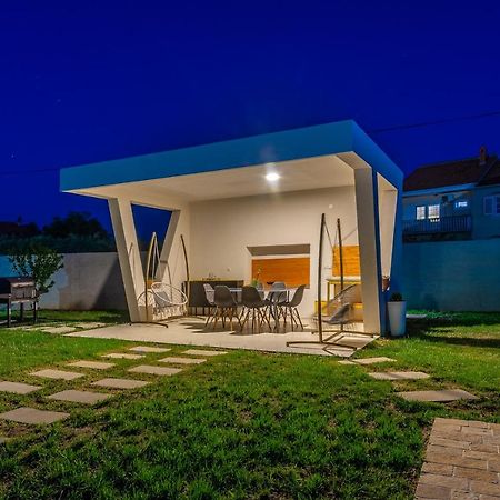 S&I Peaceful Holiday Home With Pool & Jacuzzi Galovac  外观 照片