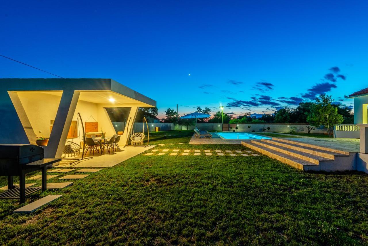 S&I Peaceful Holiday Home With Pool & Jacuzzi Galovac  外观 照片