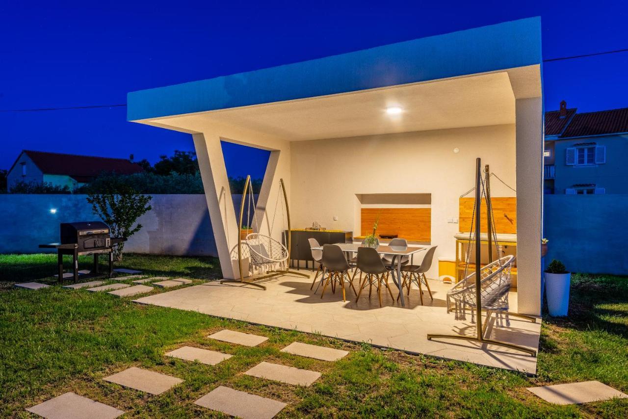 S&I Peaceful Holiday Home With Pool & Jacuzzi Galovac  外观 照片