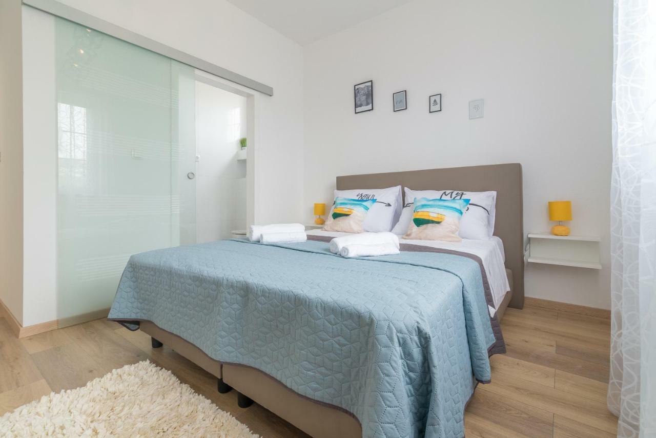 S&I Peaceful Holiday Home With Pool & Jacuzzi Galovac  外观 照片