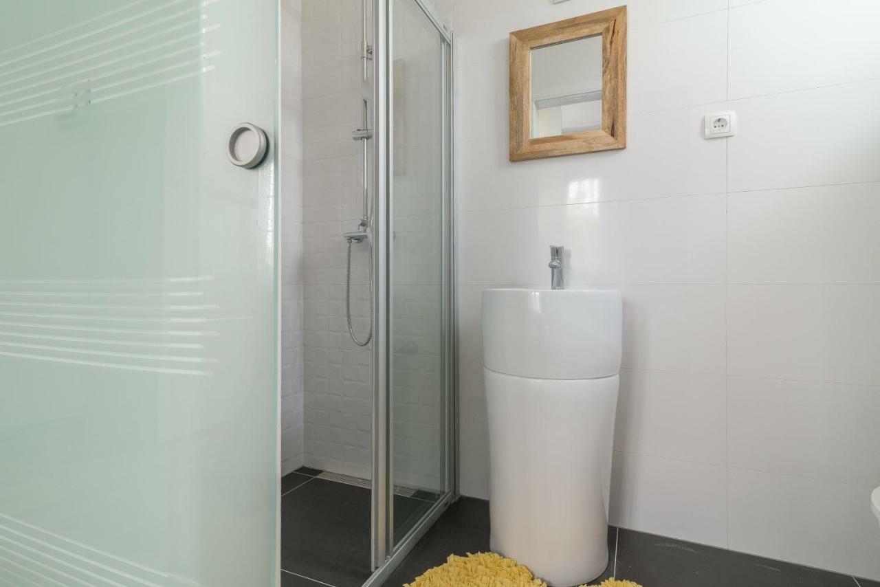 S&I Peaceful Holiday Home With Pool & Jacuzzi Galovac  外观 照片