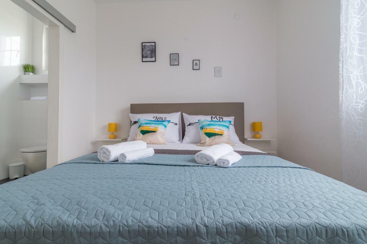 S&I Peaceful Holiday Home With Pool & Jacuzzi Galovac  外观 照片
