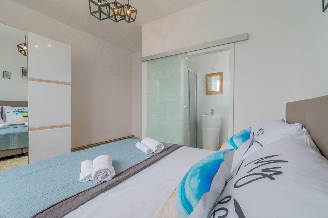 S&I Peaceful Holiday Home With Pool & Jacuzzi Galovac  外观 照片